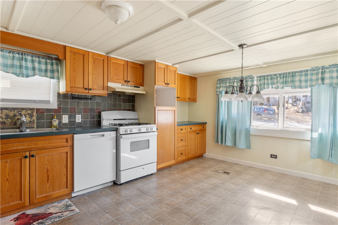 21 Lane A Coventry, RI 02816 - Photo 7 of 33 Gallery Image 7