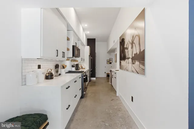 $680,000 | 2701 Hume Drive, Unit 400, Silver Spring, MD 20910