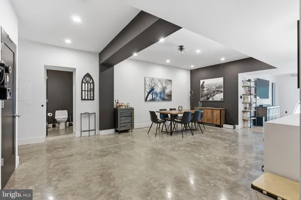 a view of a livingroom with furniture