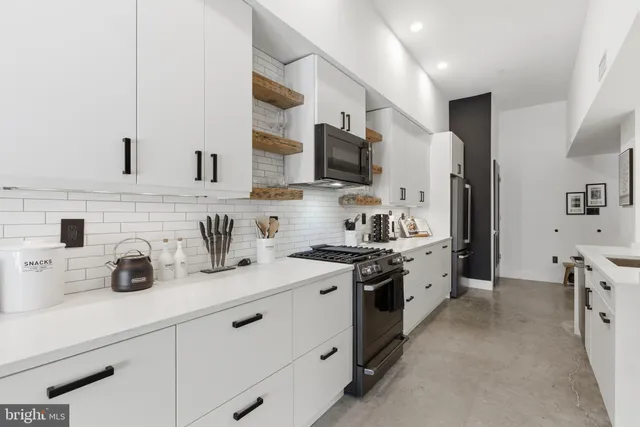 $680,000 | 2701 Hume Drive, Unit 400, Silver Spring, MD 20910