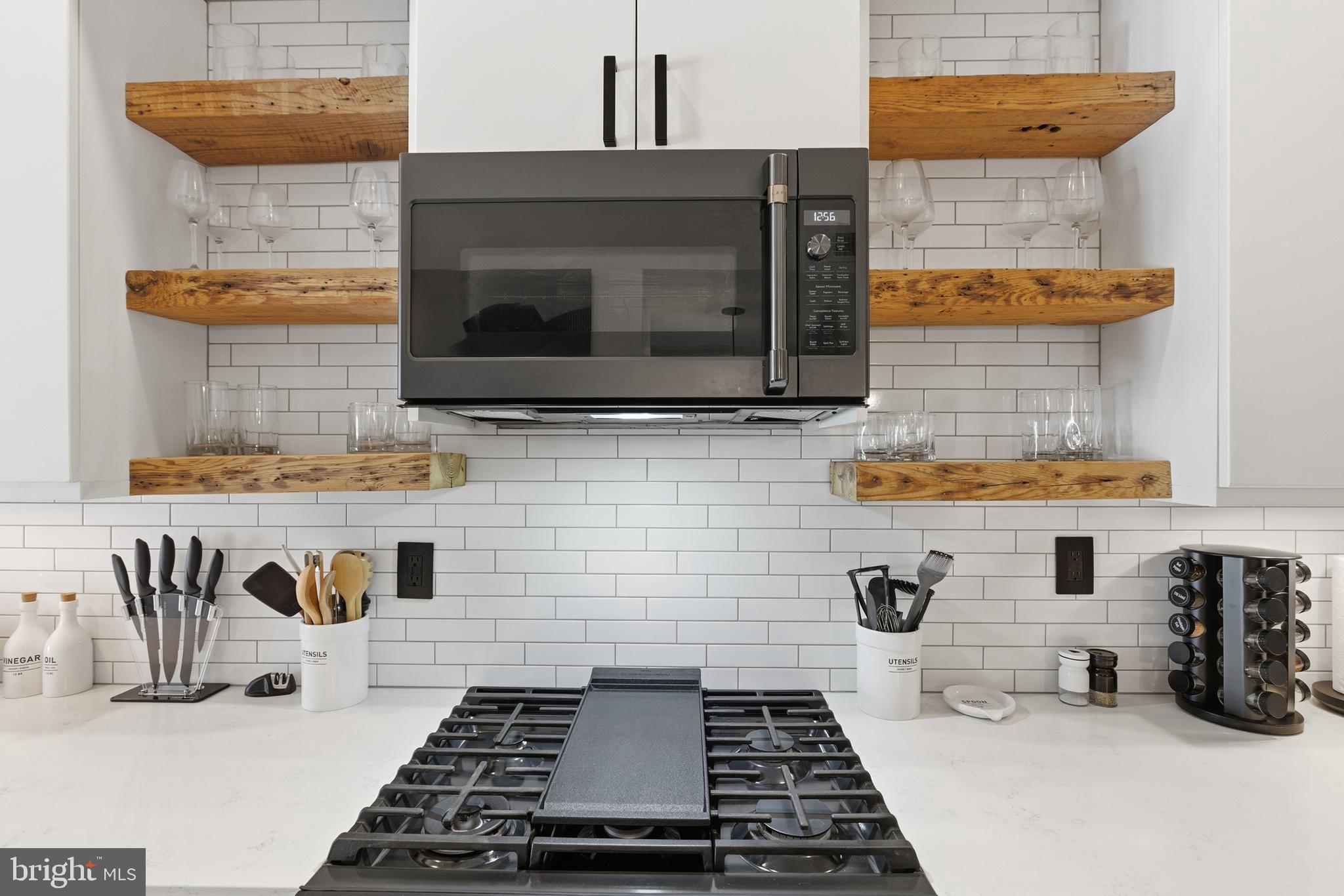 2701 Hume Drive, Unit 400 Silver Spring, MD 20910 - Photo 8 of 44 Gas Stove