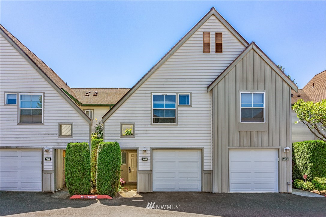 a view of a house with a yard and plants