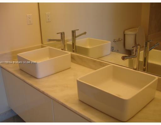 601 Northeast 36th Street, Unit 2008 Miami, FL 33137 - Photo 9 of 33