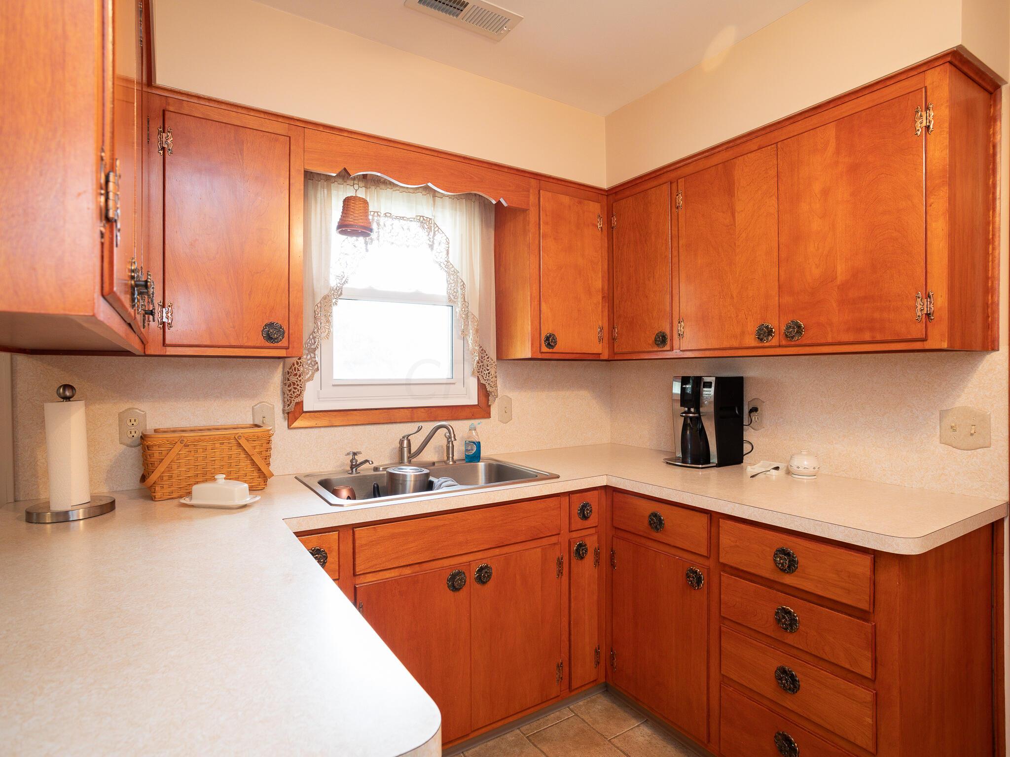 4559 Walburn Road Columbus, OH 43232 - Photo 9 of 39 4559 Walburn Rd Columbus-10
