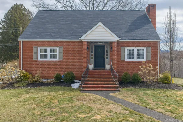 $549,000 | 5 Sunrise Terrace, New Windsor, NY 12553