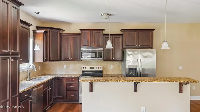 $2,300 | 110 Queens Cove Way, Carthage, NC 28327