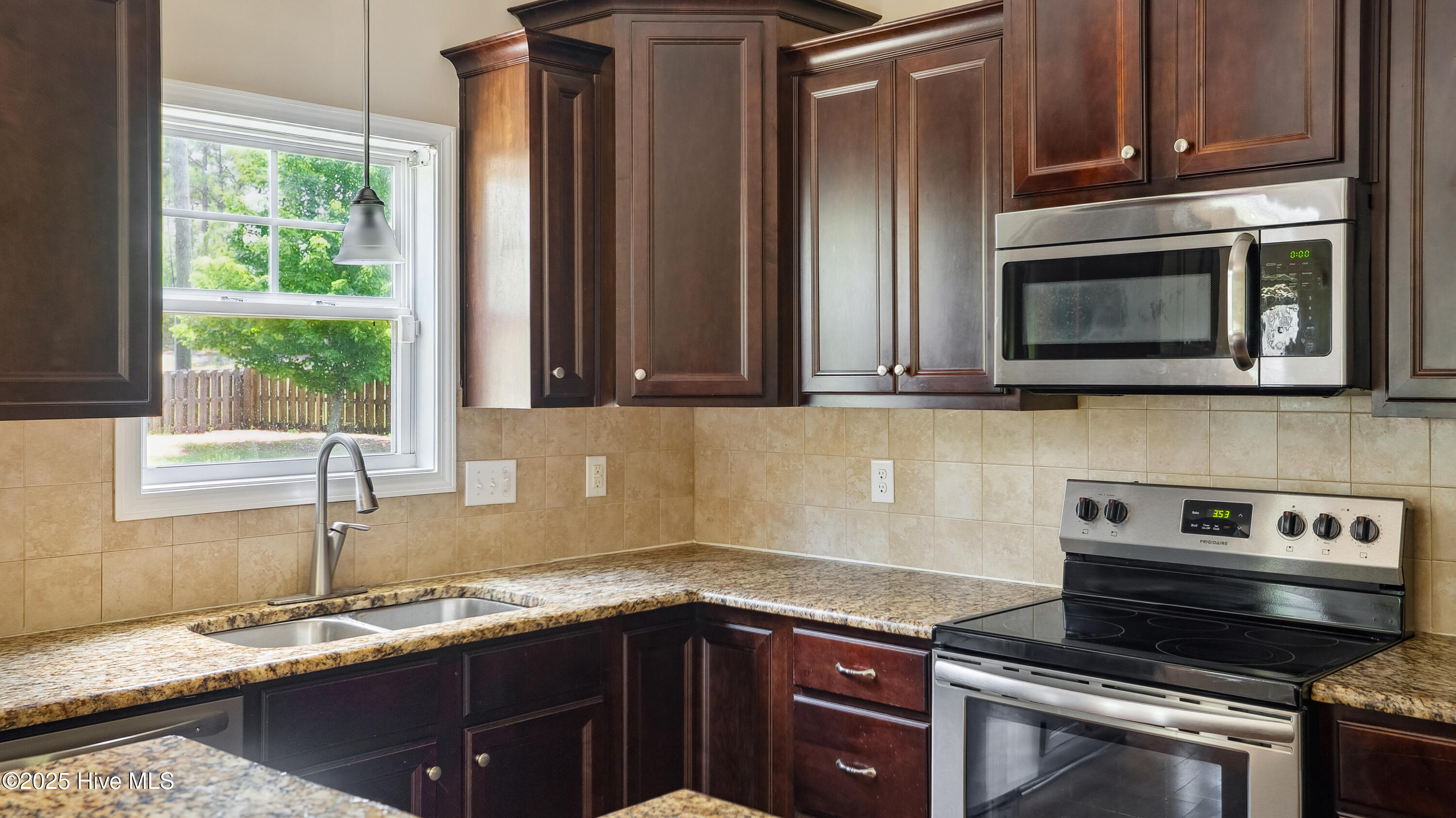 110 Queens Cove Way Carthage, NC 28327 - Photo 6 of 42 DSC06401 copy