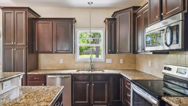 $2,300 | 110 Queens Cove Way, Carthage, NC 28327