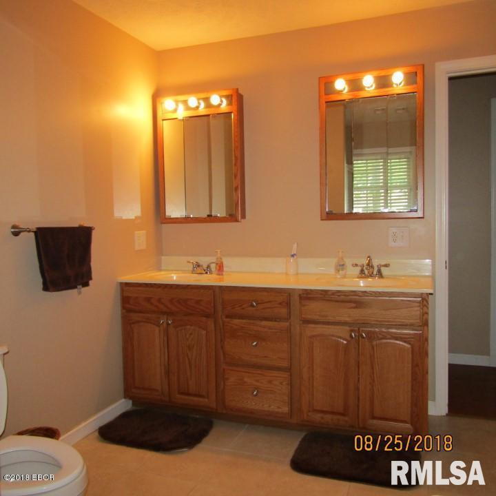 13687 Greenbriar Road Carterville, IL 62918 - Photo 11 of 44 Gallery Image 11