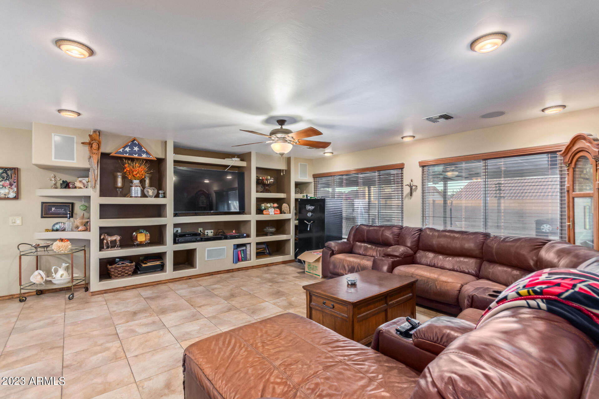 1814 East Vineyard Road Phoenix, AZ 85042 - Photo 12 of 76 0012-12-Vineyard