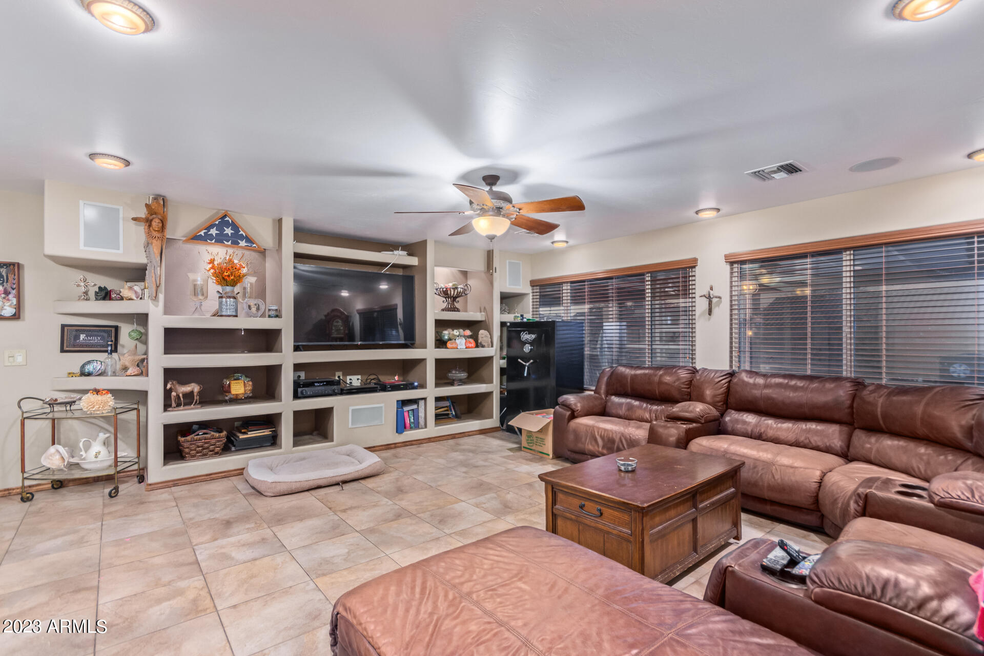 1814 East Vineyard Road Phoenix, AZ 85042 - Photo 13 of 76 0013-13-Vineyard