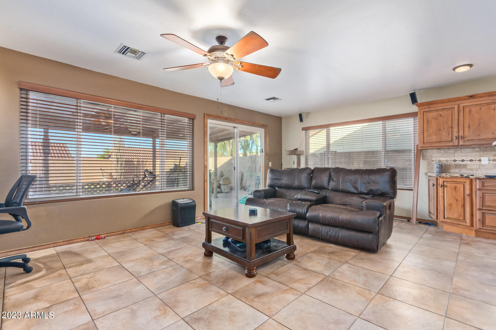 1814 East Vineyard Road Phoenix, AZ 85042 - Photo 15 of 76 0015-15-Vineyard