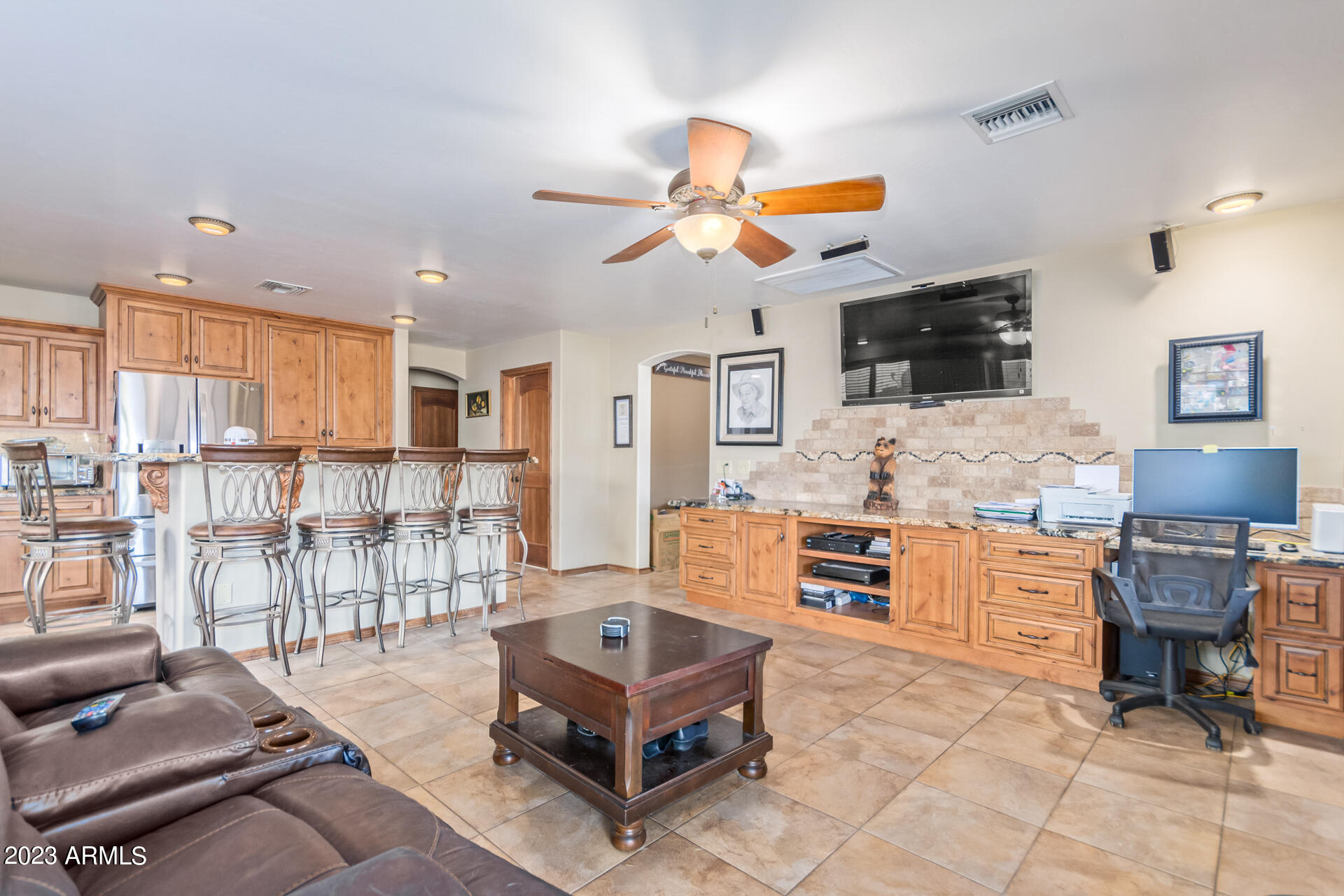 1814 East Vineyard Road Phoenix, AZ 85042 - Photo 16 of 76 0016-16-Vineyard