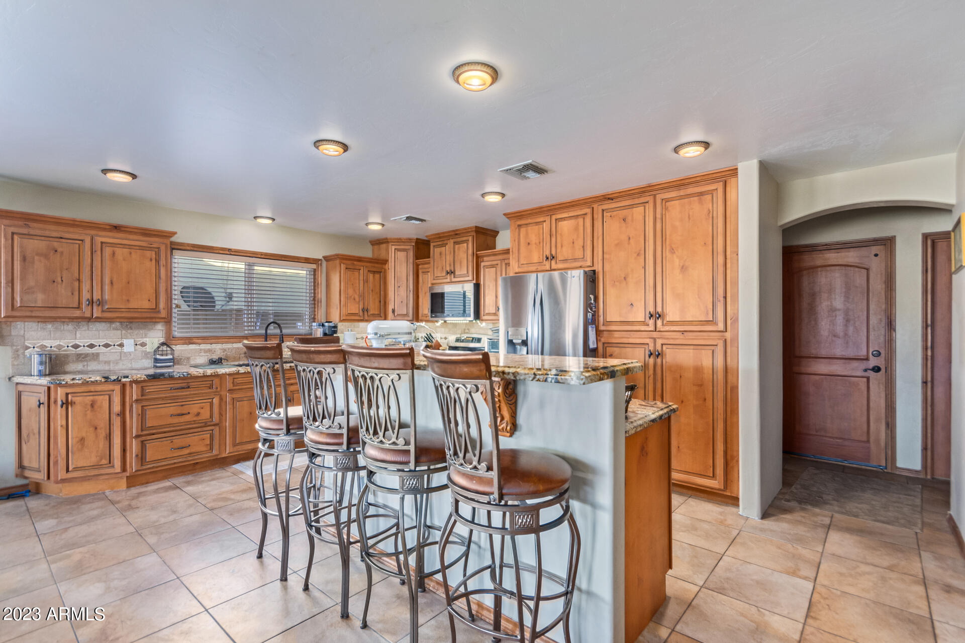 1814 East Vineyard Road Phoenix, AZ 85042 - Photo 17 of 76 0017-17-Vineyard