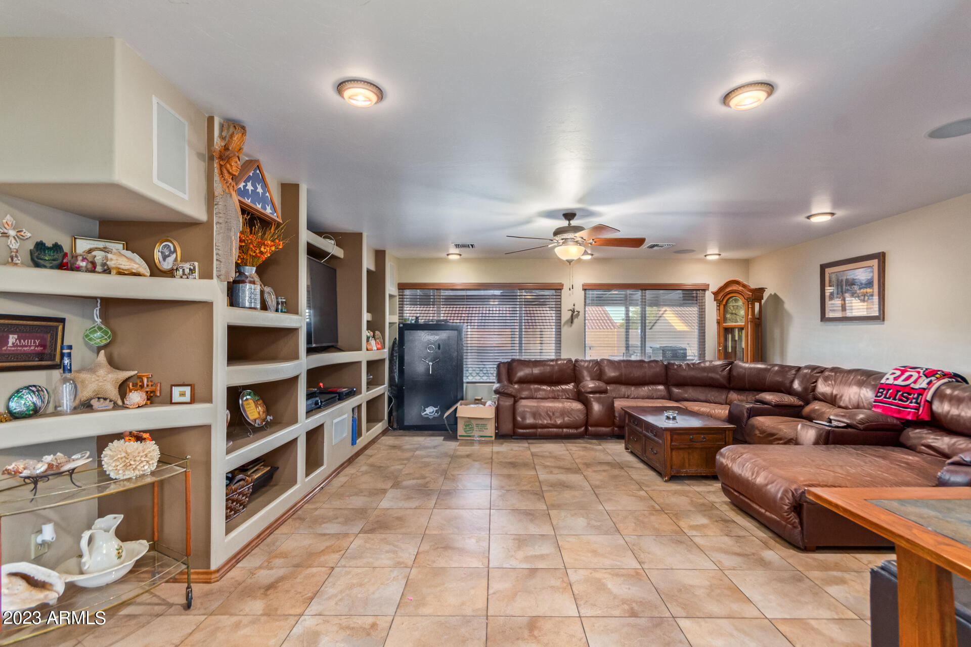 1814 East Vineyard Road Phoenix, AZ 85042 - Photo 10 of 76 0010-10-Vineyard