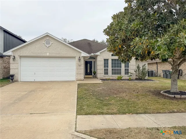 $294,900 | 204 Windwood Lane, Victoria, TX 77904