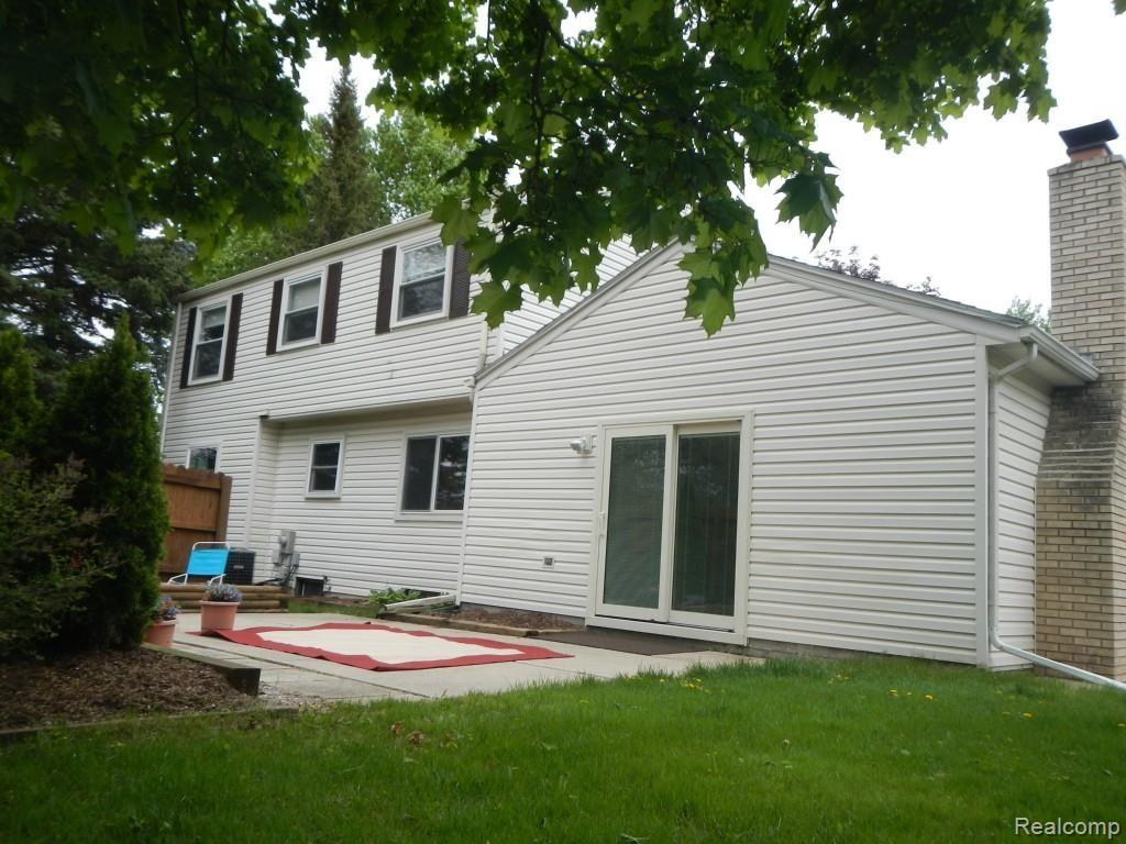 1510 Deerhurst Lane Rochester Hills, MI 48307 - Photo 2 of 16
