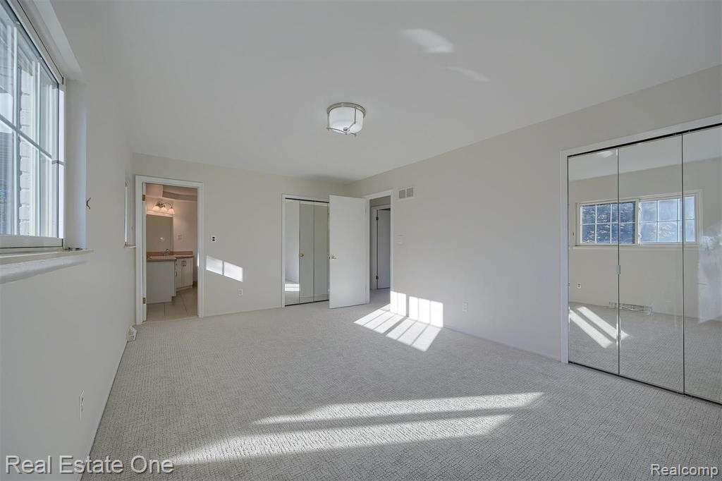 2060 Bretton Drive South Rochester Hills, MI 48309 - Photo 15 of 39