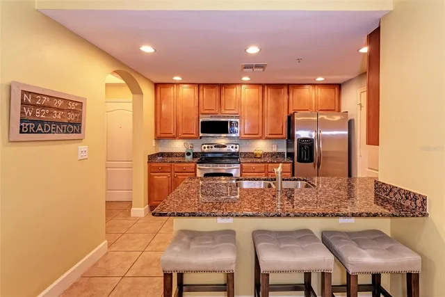 $2,200 | 808 3rd Avenue West, Unit 605, Bradenton, FL 34205