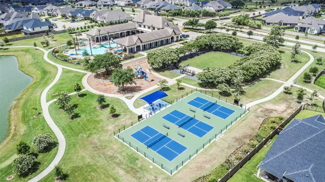 a view of house with garden