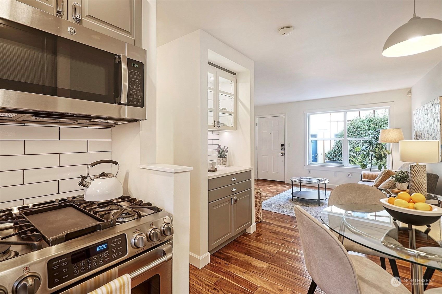 1817 20th Avenue, Unit B Seattle, WA 98122 - Photo 11 of 28 a kitchen with a stove and a microwave