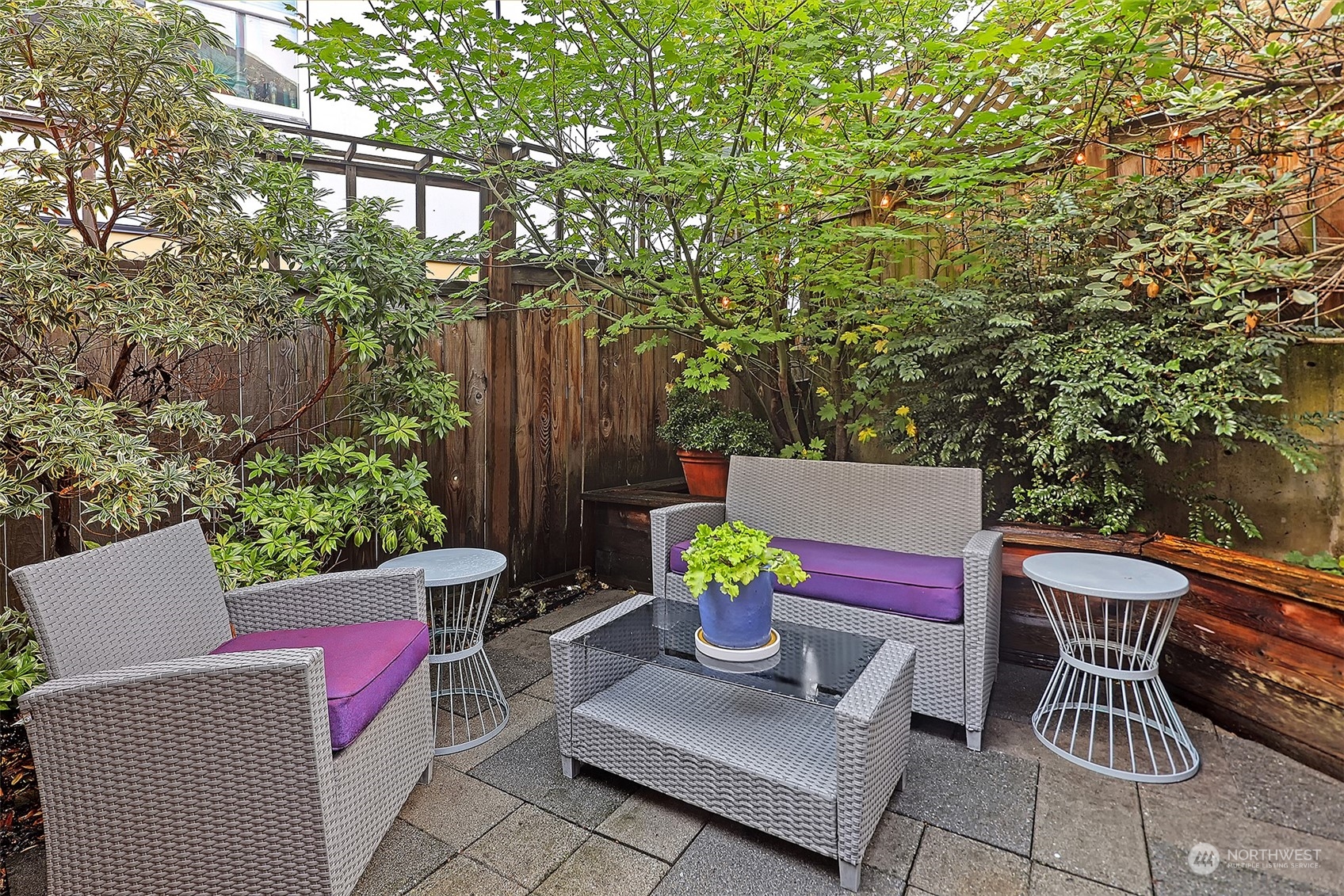 1817 20th Avenue, Unit B Seattle, WA 98122 - Photo 9 of 28 a view of a chairs and table in the back yard of the house
