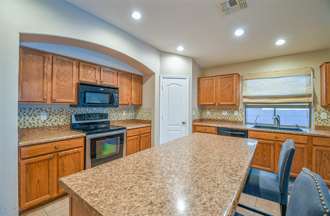 42827 West Venture Road Maricopa, AZ 85138 - Photo 9 of 34 Kitchen
