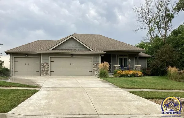$515,000 | 3306 Northwest Bent Tree Lane, Topeka, KS 66618