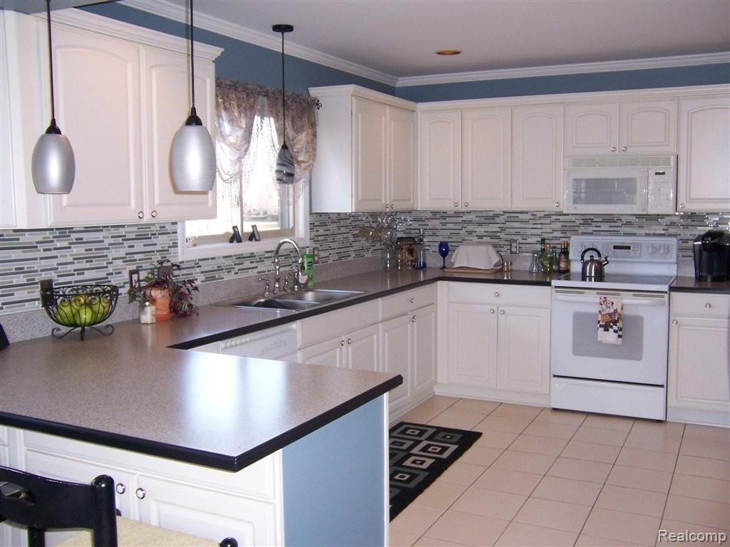 34315 Lillian Road New Baltimore, MI 48047 - Photo 6 of 21 Kitchen