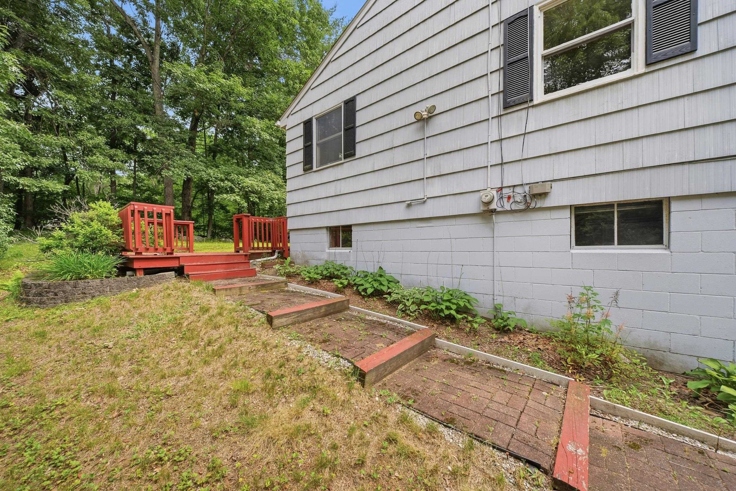 8 Escumbuit Road Derry, NH 03038 - Photo 51 of 59