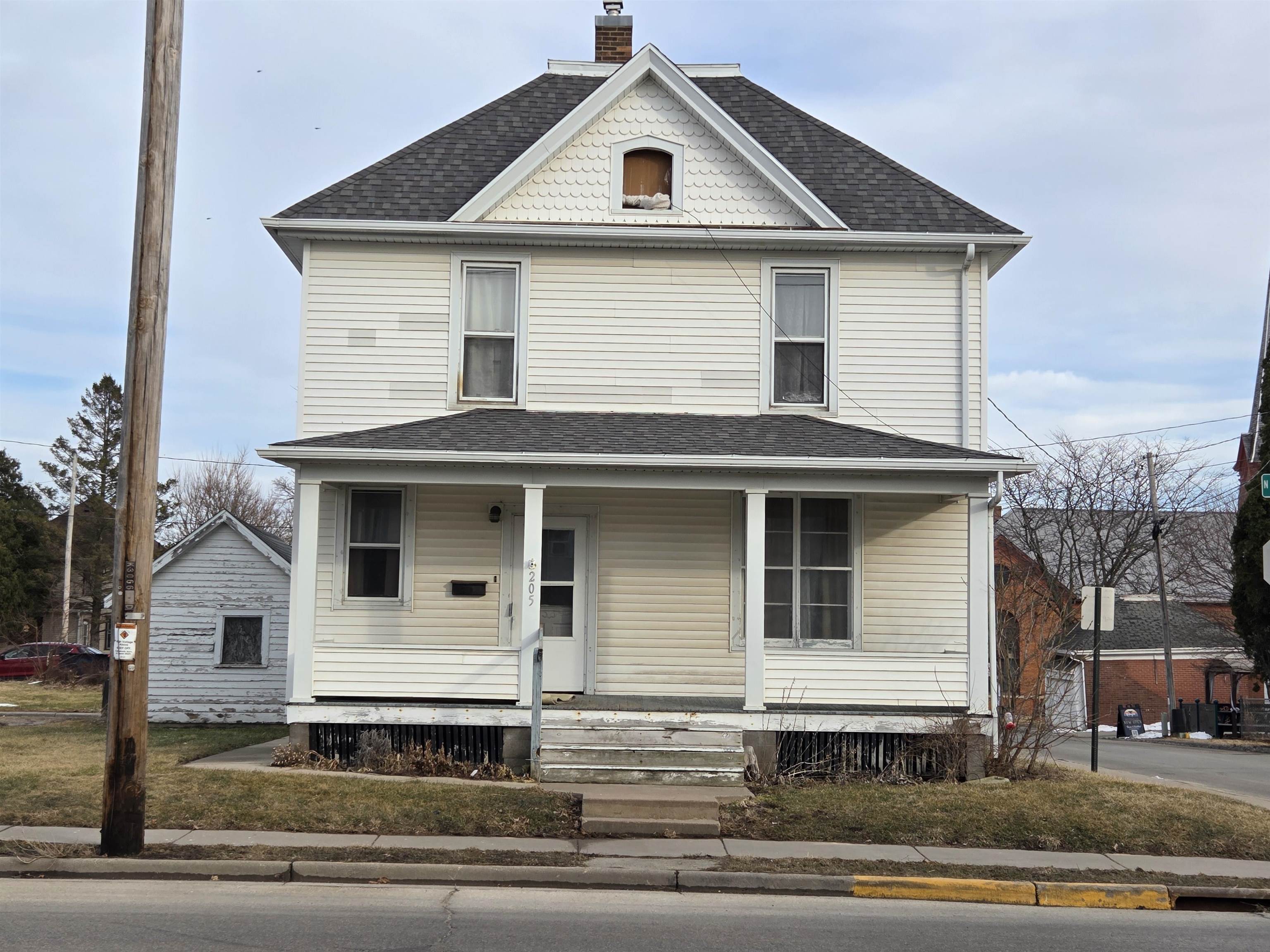 205 North Chestnut Street Platteville, WI 53818 - Photo 1 of 38