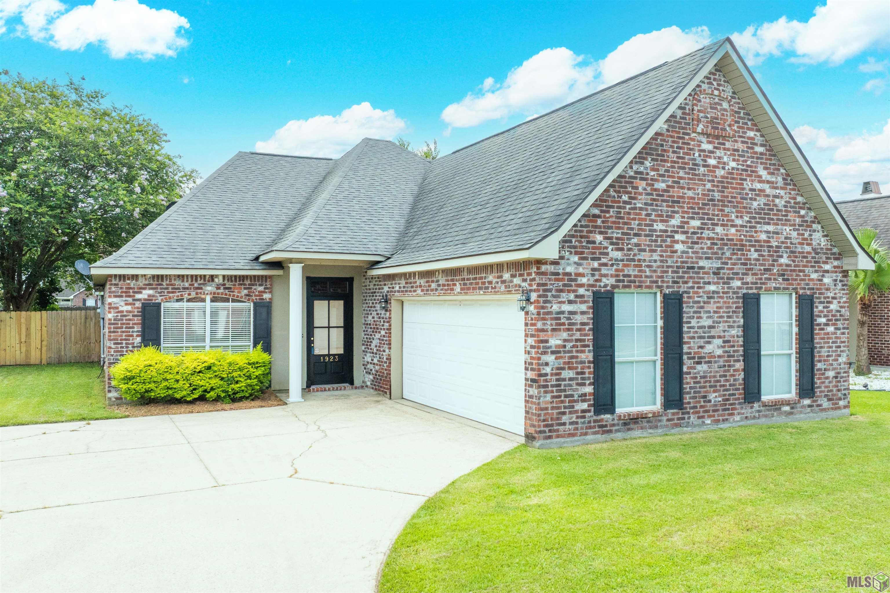 1923 Hunters Way Drive Baton Rouge, LA 70816 - Photo 1 of 22