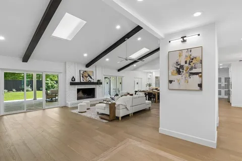 $1,400,000 | 7424 Stonecrest Drive, Dallas, TX 75254