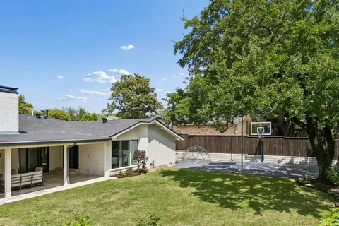 $1,400,000 | 7424 Stonecrest Drive, Dallas, TX 75254
