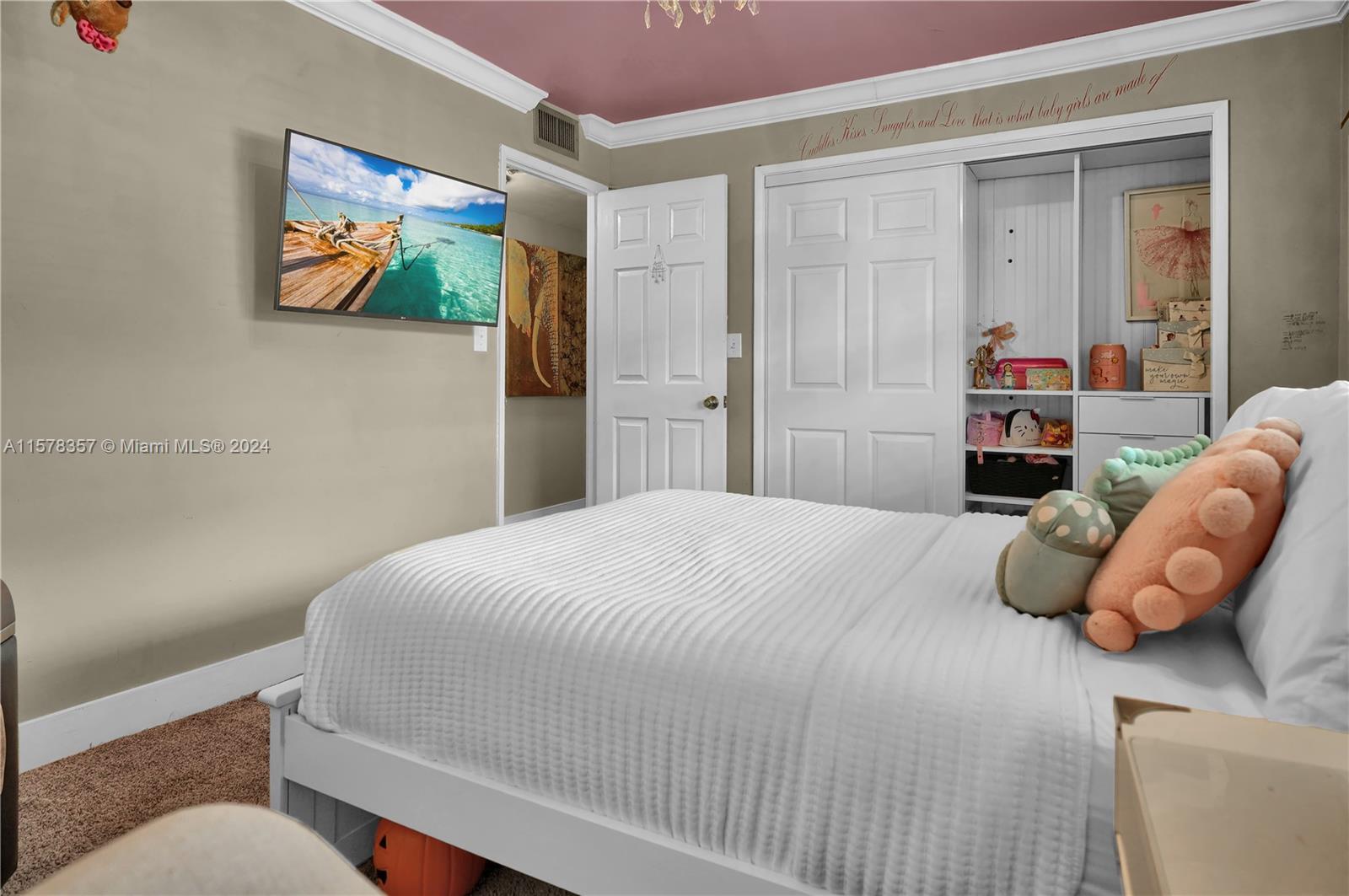 950 Hillcrest Drive, Unit 114 Hollywood, FL 33021 - Photo 12 of 24 a bedroom with a bed and wooden floor