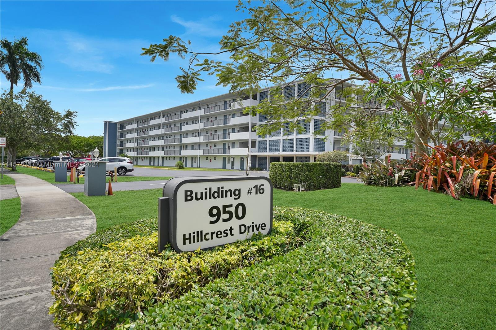 950 Hillcrest Drive, Unit 114 Hollywood, FL 33021 - Photo 24 of 24 a sign on the side of the road