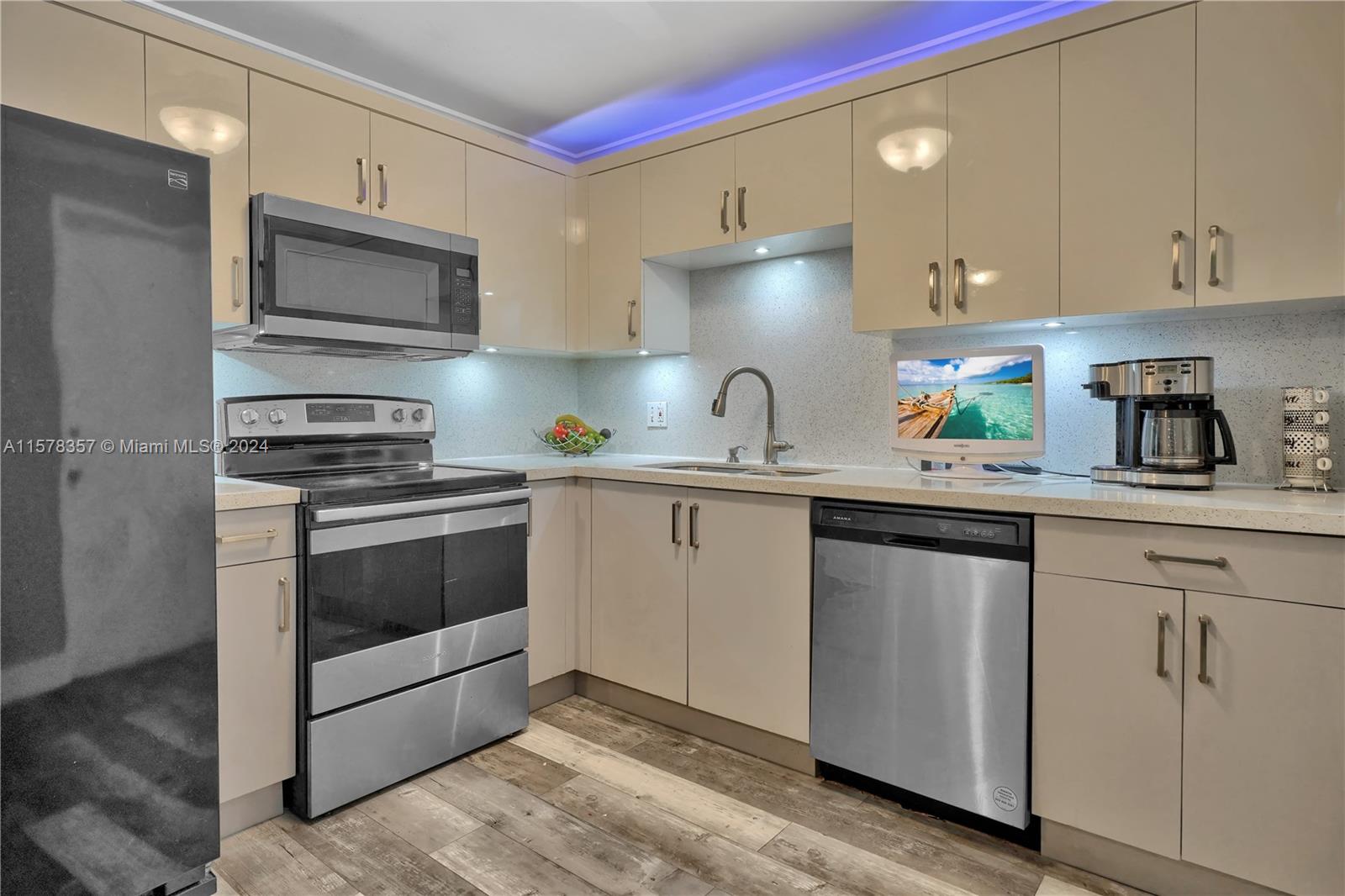 950 Hillcrest Drive, Unit 114 Hollywood, FL 33021 - Photo 7 of 24 a kitchen with appliances a sink and cabinets