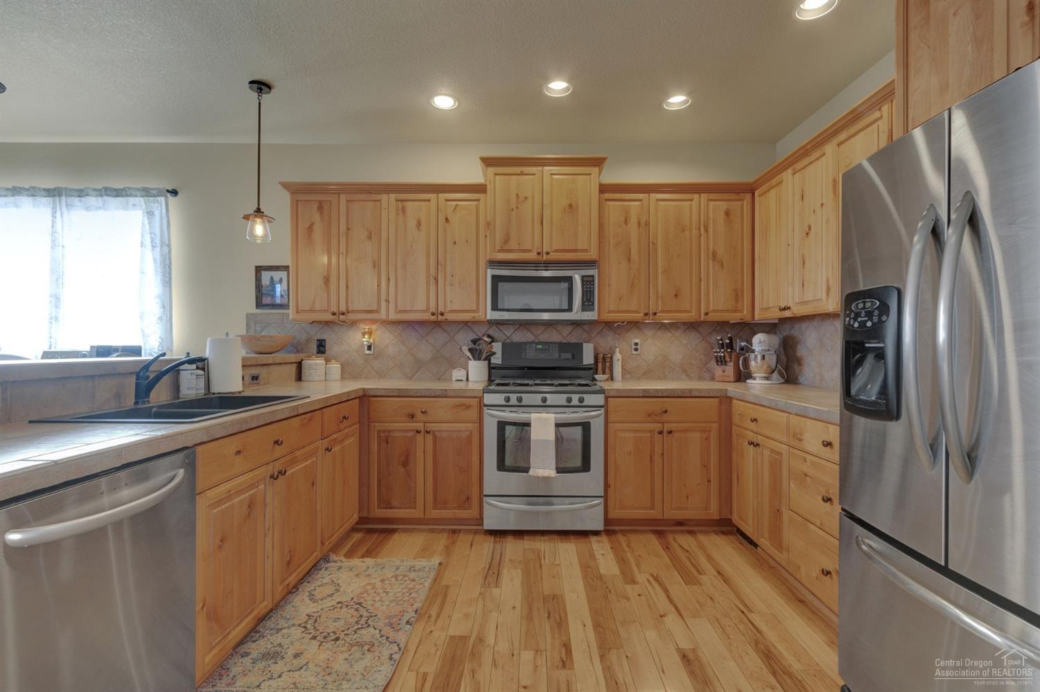 758 Northwest 28th Loop Redmond, OR 97756 - Photo 5 of 22 Additional Photo
