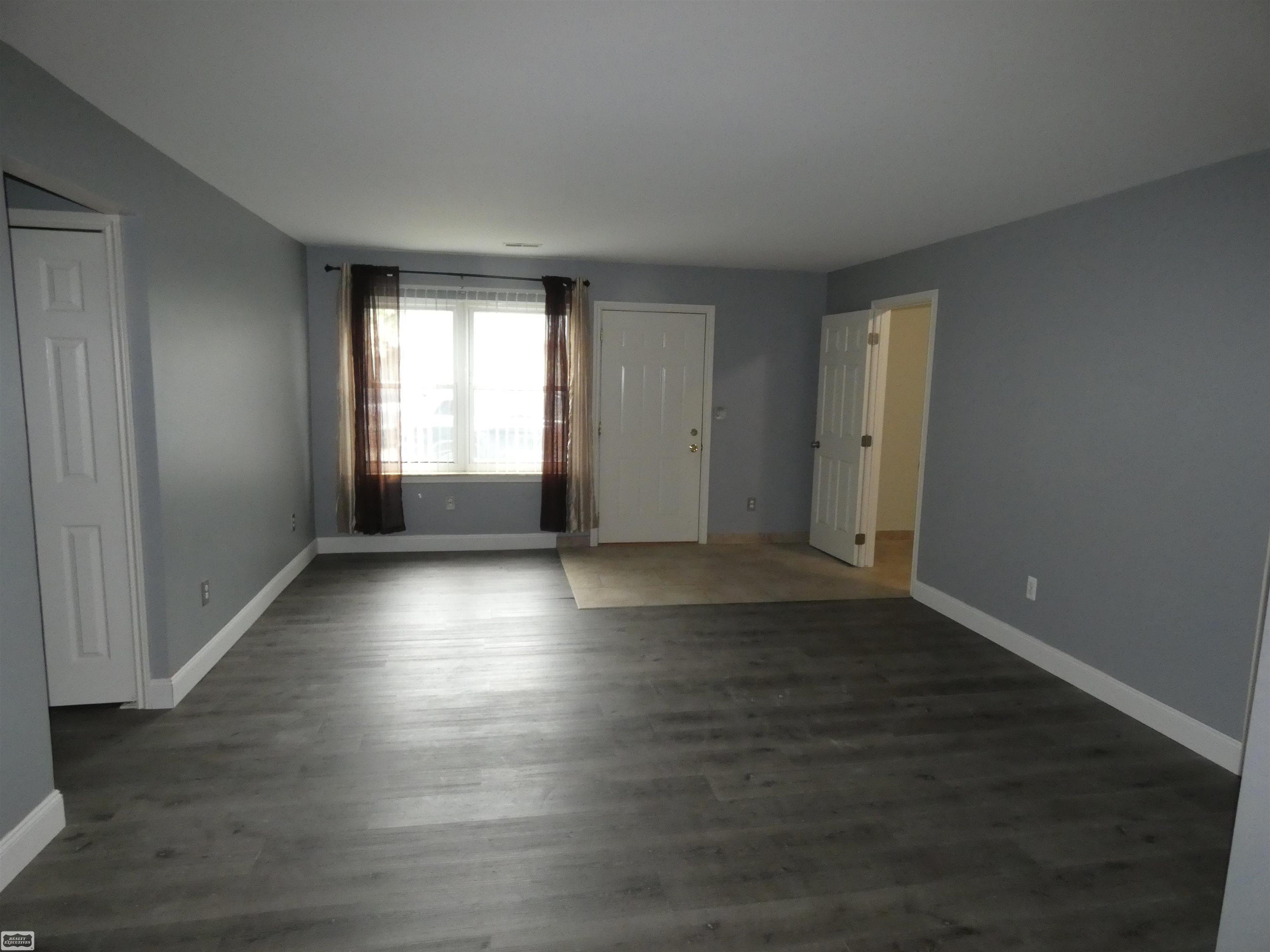 23632 Cottrell Clinton Township, MI 48035 - Photo 5 of 12