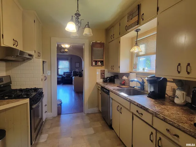 $139,900 | 1826 41st Street, Rock Island, IL 61201