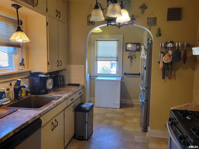 $139,900 | 1826 41st Street, Rock Island, IL 61201