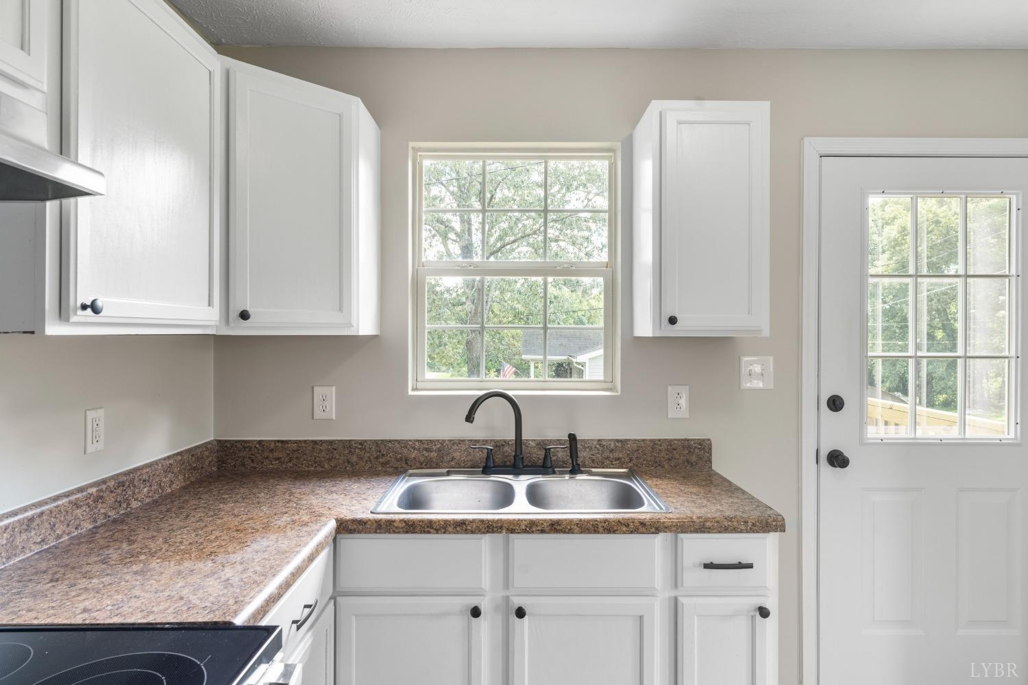 116 Claytor Road Brookneal, VA 24528 - Photo 7 of 29 Gallery Image 7