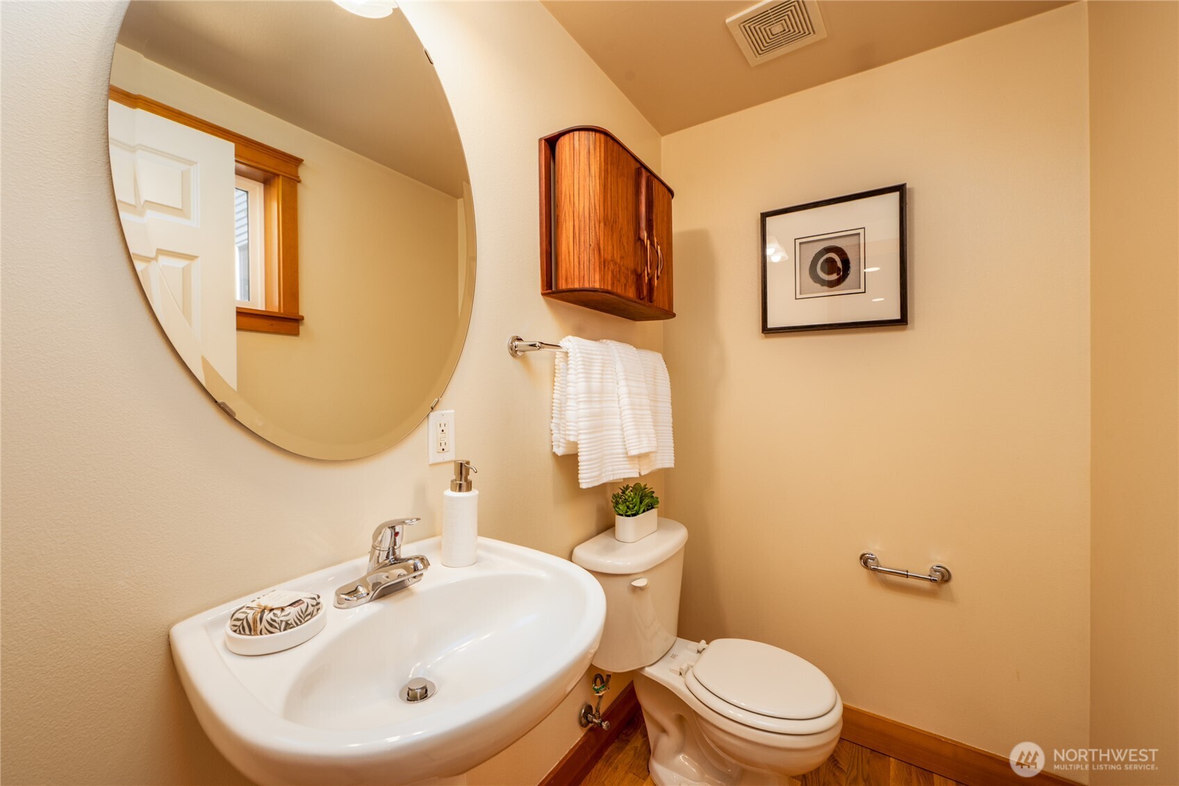 8517 Stone Avenue North, Unit B Seattle, WA 98103 - Photo 12 of 24