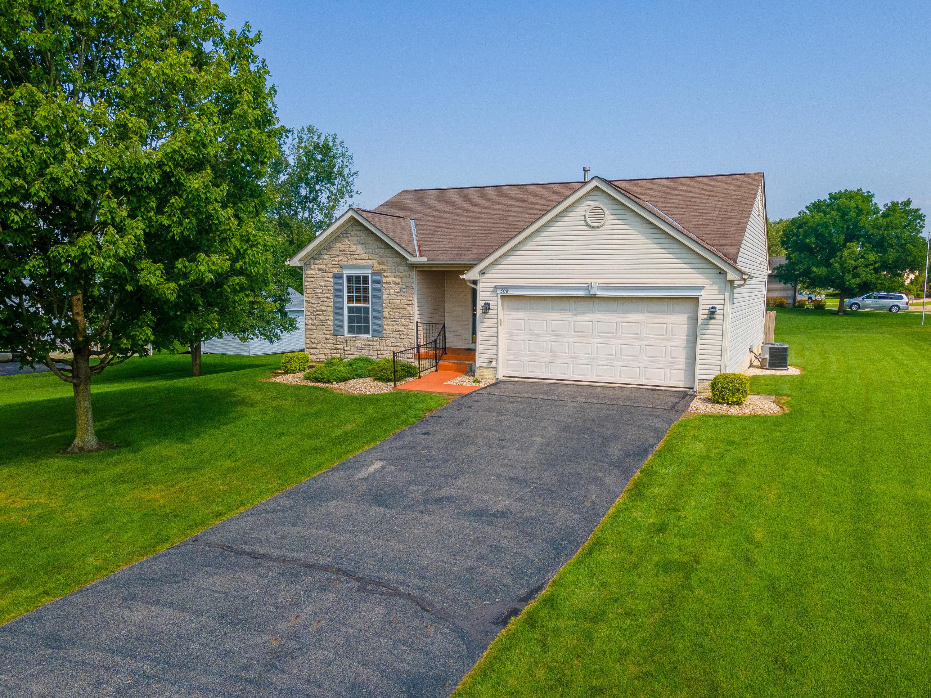 308 Blacks Road Pataskala, OH 43062 - Photo 2 of 50