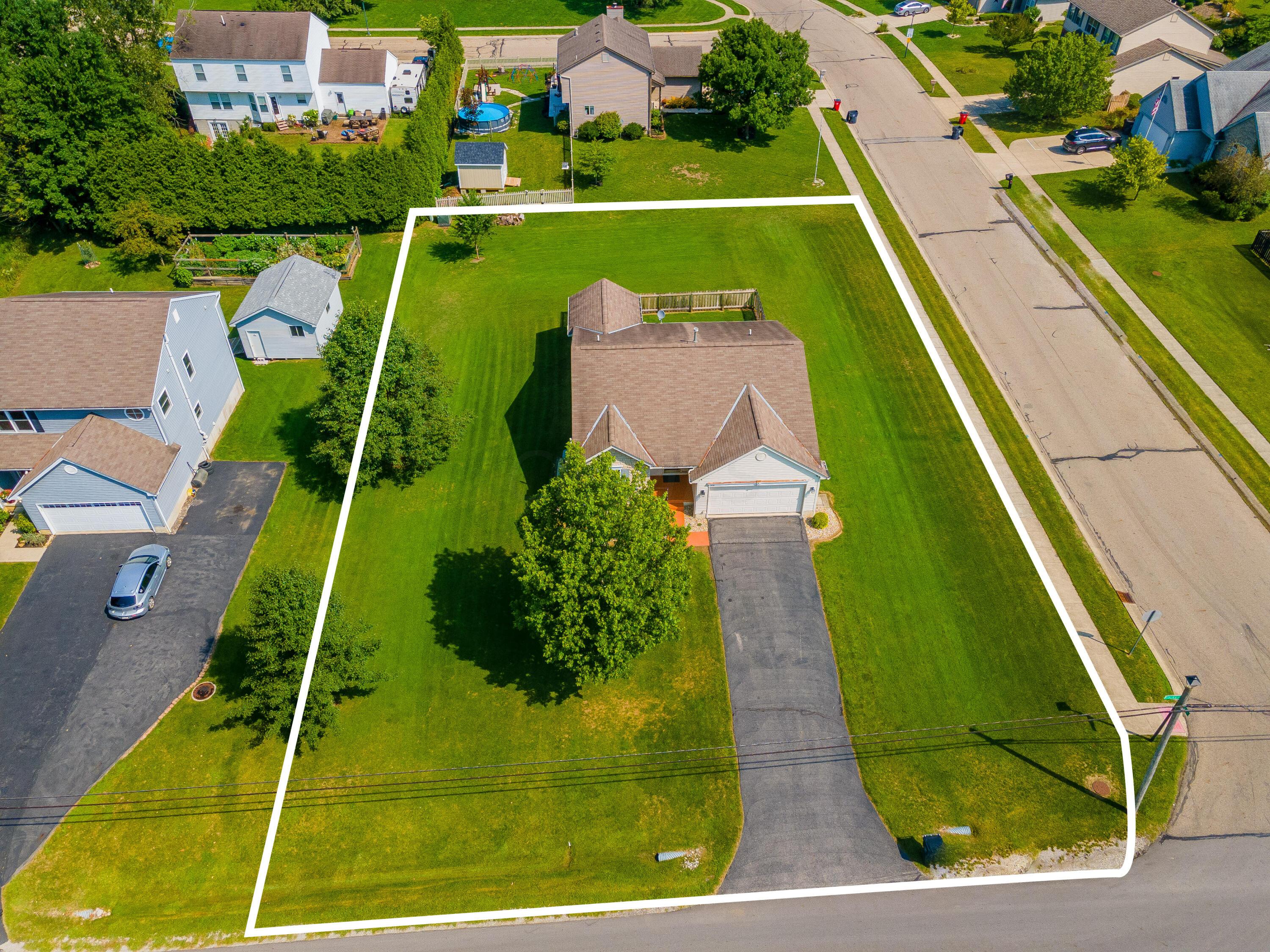 308 Blacks Road Pataskala, OH 43062 - Photo 3 of 50