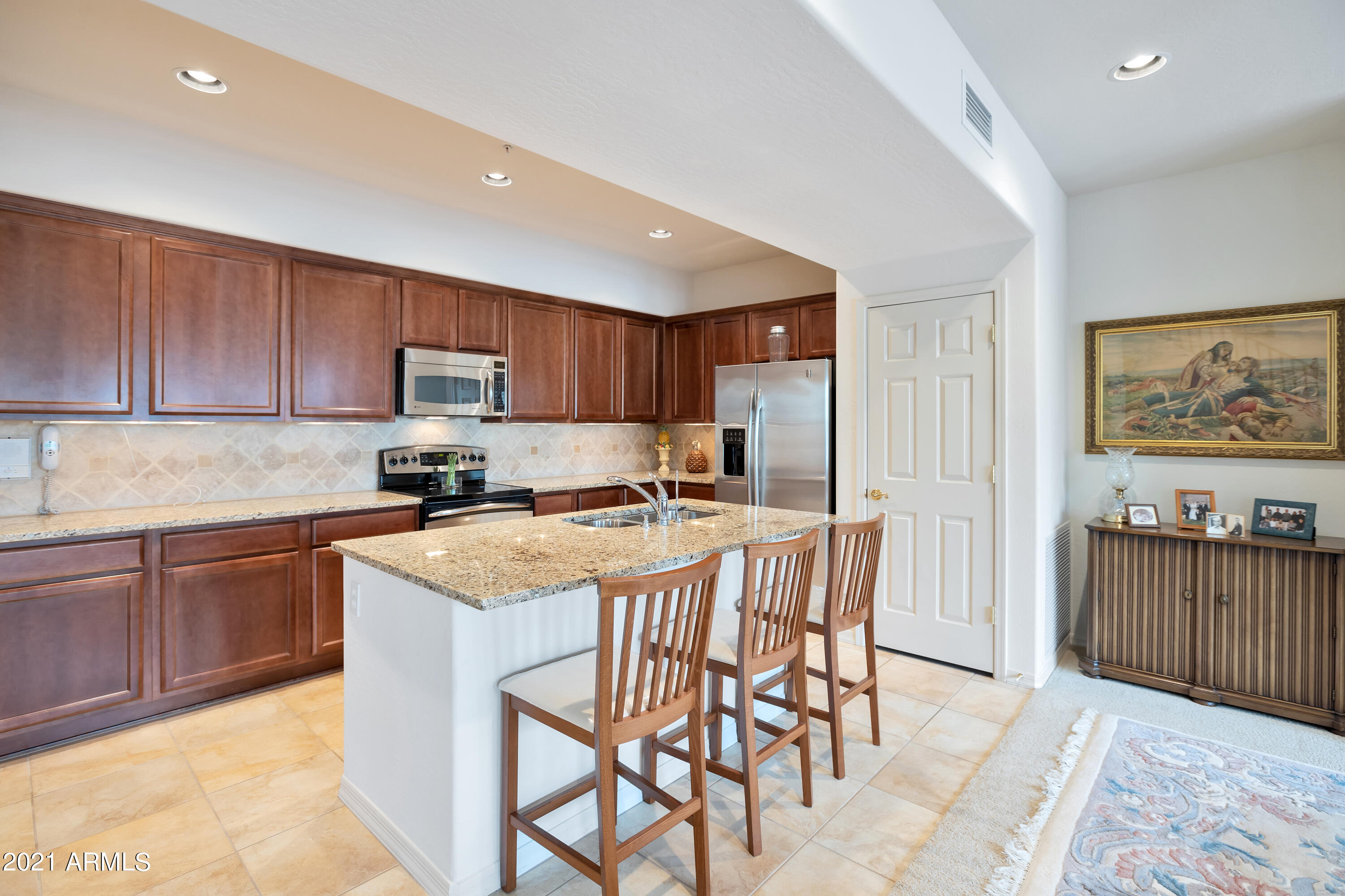 3935 East Rough Rider Road, Unit 1156 Phoenix, AZ 85050 - Photo 5 of 20 Spacious kitchen
