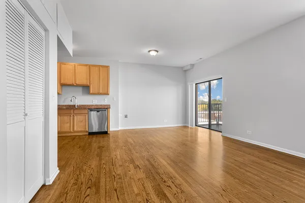 $1,869 | 2451 West Howard Street, Unit 407, Chicago, IL 60645