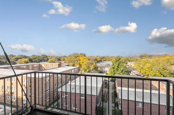 $1,869 | 2451 West Howard Street, Unit 407, Chicago, IL 60645