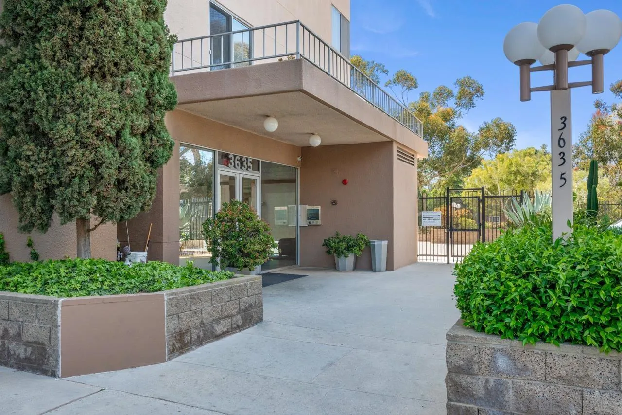 3635 7th Avenue, Unit 2D San Diego, CA 92103 - Photo 53 of 68 front view of a house