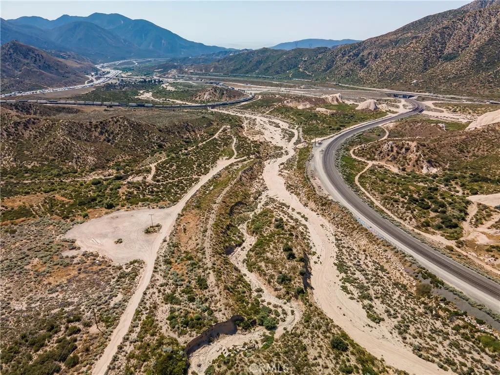 4292 Davis Ranch Phelan, CA 92371 - Photo 8 of 28